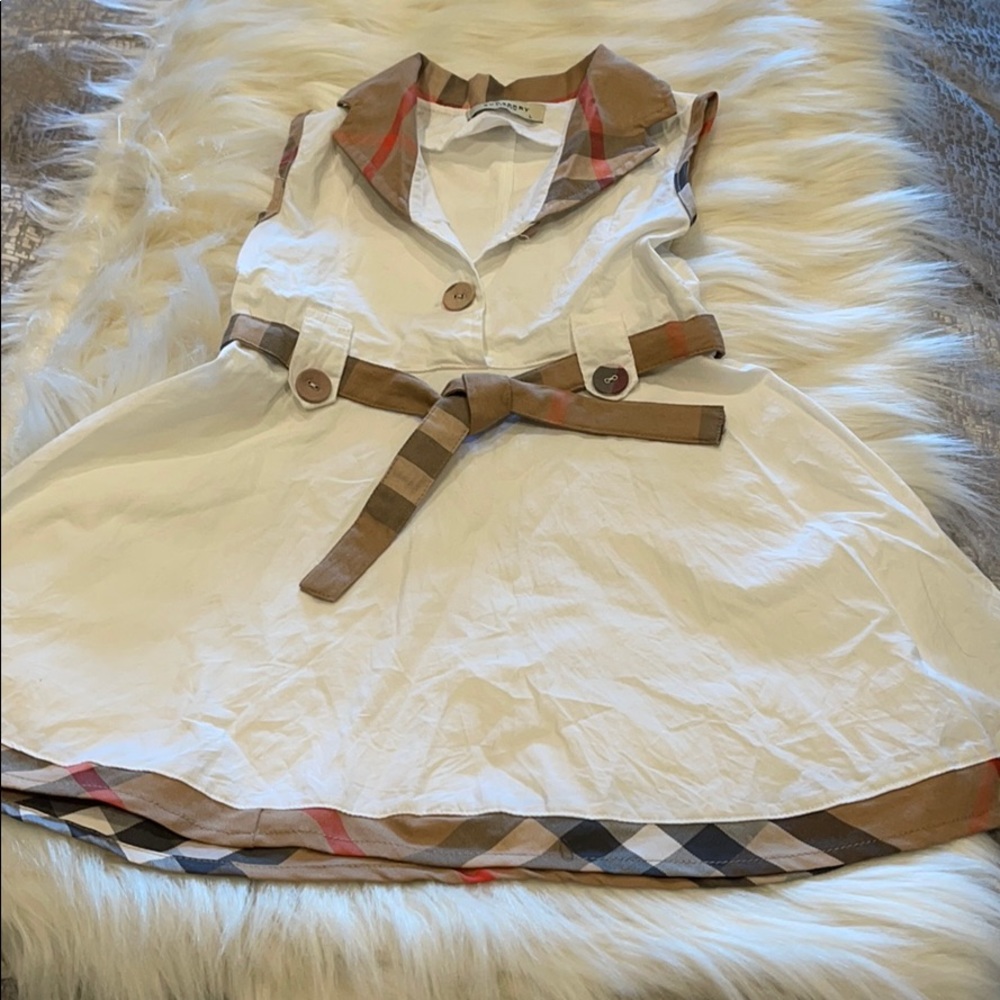 Burberry girl dress 2-3 years with belt & button